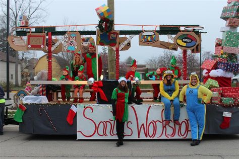 Santa’s Workshop Christmas Parade Float, Santa Workshop Parade Float, Santas Workshop Float Ideas, Santa’s Workshop Parade Float, Parade Float Theme, Christmas Parade Floats, Floating Decorations, Christmas Float Ideas, Parade Float