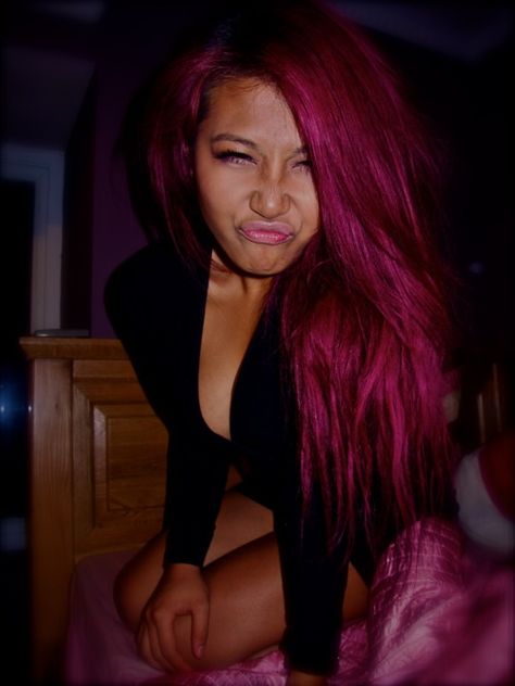 Tan skin with hot pink hair Pink Hair Dark, Reddish Highlights, Pink Red Hair, Red Pink Hair, Dark Pink Hair, Face Palm, Magenta Hair, Hot Pink Hair, Dip Dye Hair