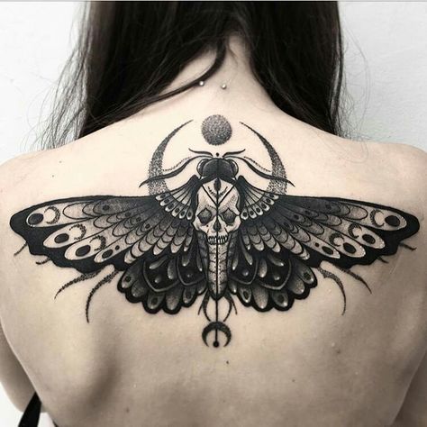 deathhead moth + moon Female Chest Piece Tattoo, Abdominal Tattoos Women, Under Bust Tattoo, Gothic Sternum Tattoo, Moth Tattoos, Ivy Tattoo, Tattoos Creative, Petit Tattoo, Insect Tattoo