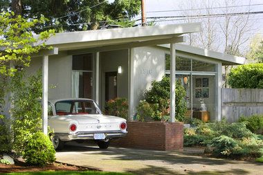 Mid Century Modern Homes | ... Storrs-designed home at 1516 N.E. 129th Place is listed for $199,000 Mid Century Modern Exterior, Mid Century Exterior, Planter Beds, Modern Ranch, Modern Landscape Design, Mid Century Architecture, Casa Exterior, House With Porch, Porch Design