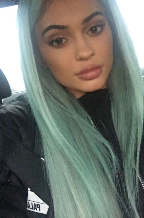 Kylie Jenner blue hair Kylie Jenner Blue Hair, Maquillage Kylie Jenner, Kylie Jenner Hair Color, Kylie Hair, Kylie Jenner Hair, Looks Kylie Jenner, Estilo Kylie Jenner, Blue Ombre Hair, Hairstyles Pictures