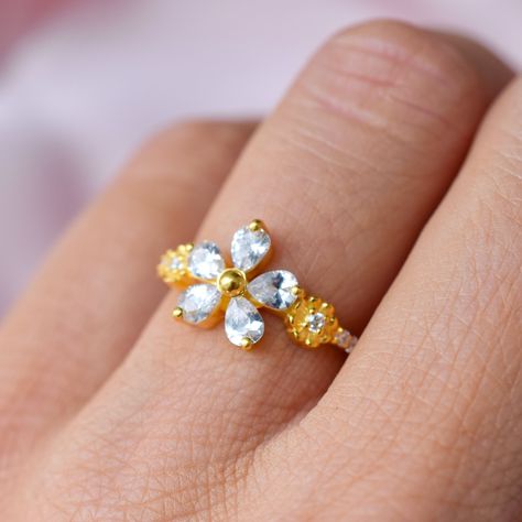 Diamond Flower Garland Ring | La Kaiser Jewelry - Simplistic pieces with a touch of contemporary and a pop of color | #lakaiserjewelry #birthstones #jewelry Birthstones Jewelry, Garland Ring, Spring Attire, Diamond Videos, Flower Garland, Vermeil Jewelry, Flower Garlands, Diamond Flower, Dress Jewelry