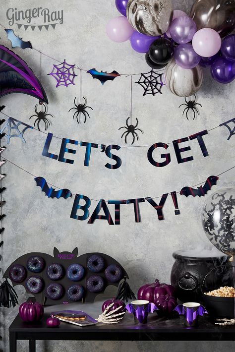 Bat Decorations, Halloween Bar, Halloween Bat Decorations, Happy Halloween Banner, Haunted House Decorations, Ginger Ray, Chat Halloween, Hanging Flag, Halloween Supplies