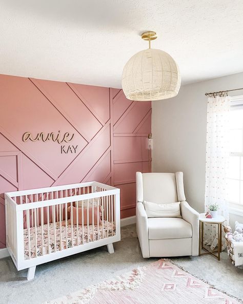 Nursery Accent Wall, Kindergarten Wallpaper, Baby Room Themes, Nursery Room Design, Girl Nursery Room, Baby Room Inspiration, Nursery Room Inspiration, Nursery Inspo, Nursery Baby Room