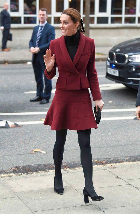 https://flic.kr/p/2cZJR3U | Kate Middleton in very opaque black tights. Lovely Kate Middleton Skirt, Kate Middleton Legs, Kate Middleton Style Outfits, Looks Kate Middleton, Kate And Pippa, Kate Middleton Outfits, Princess Kate Middleton, Catherine Middleton, Kate Middleton Style