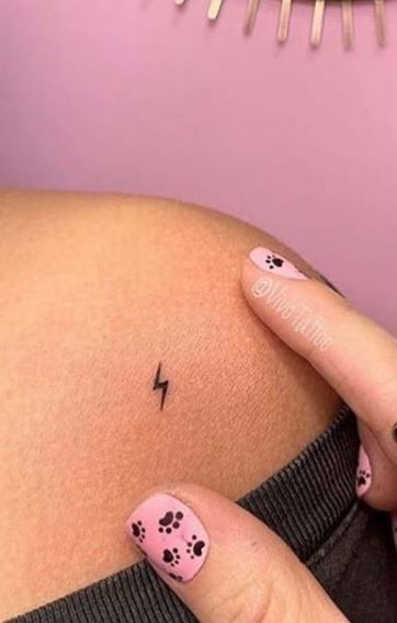 Acab Tattoo, Tiny Tattoos For Women, Tattoo Me, Petite Tattoos, Tattoos Geometric, Cute Tiny Tattoos, Small Hand Tattoos, Cute Tattoos For Women, Discreet Tattoos