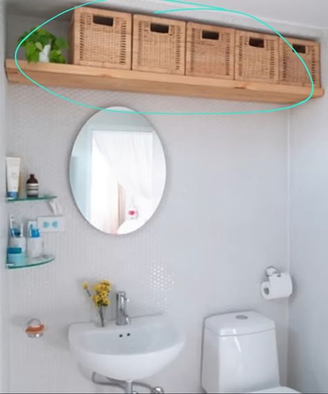 Diy Bathroom Storage Ideas, Bathroom Space Saver, Small Bathroom Organization, Diy Bathroom Storage, Bathroom Organization Diy, Eclectic Living, Creative Bathroom, Small Bathroom Storage, Bathroom Storage Organization