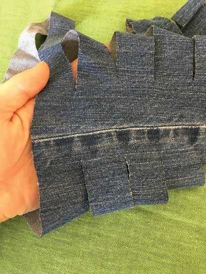 Crochet a Denim Rag Rug – Cappers Farmer Denim Rug Diy Old Jeans, Dig Gifts, Jean Upcycle, Denim Yarn, Denim Rag Rugs, Make A Basket, Making Rugs, Homemade Rugs, Recycled Denim Bags