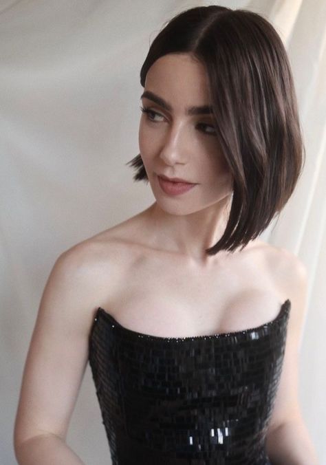 Lily Collins Emily In Paris, Lily Collins Short Hair, ليلي كولينز, Lily Collins Hair, Emily In Paris Fashion, Brunette Bob, Light Girls, British Celebrities, Hair Appointment