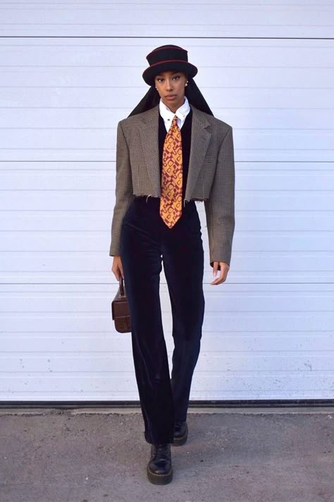 29 Chic Business Casual Outfits for Returning to Work | Who What Wear Mode Poses, Tie Outfit, Look Boho Chic, Business Casual Outfits, Look Plus, Suit And Tie, Looks Style, Looks Vintage, Look Fashion