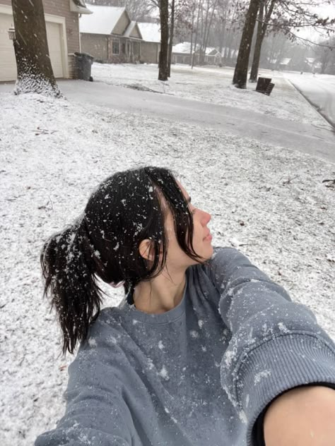 Snow In Hair Aesthetic, Snow In Hair, Snow Selfies, Snow Selfie, Places Pictures, Winter Selfie, Crazy Photos, 3a Hair, Cold Places