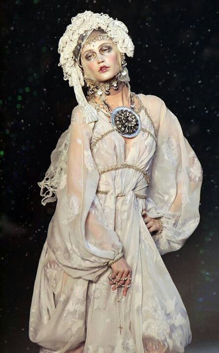 John Galliano Galliano Dior, John Galliano, Fantasy Fashion, Headdress, Costume Design, Couture Fashion, Runway Fashion, Christian Dior, Fashion Art