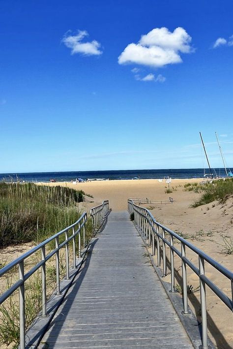 Ocean Waves Aesthetic, Virginia Beach Boardwalk, Waves Aesthetic, Aesthetic Beach Pictures, Beach With Friends, Summer Beach Pictures, Beach Week, Va Beach, Aesthetic Ocean