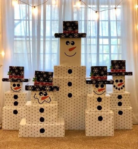 50+ Adorable DIY Snowman Gift Tower Ideas That Are Almost Too Cute To Open | HubPages Gift Tower Ideas, Snowman Gift Tower, Diy Snowman Gifts, Christmas Wrapping Ideas Creative, Unique Gift Wrapping Christmas, Christmas Present Wrap, Christmas Gift Themes, Christmas Wrapping Diy, Christmas Party Activities