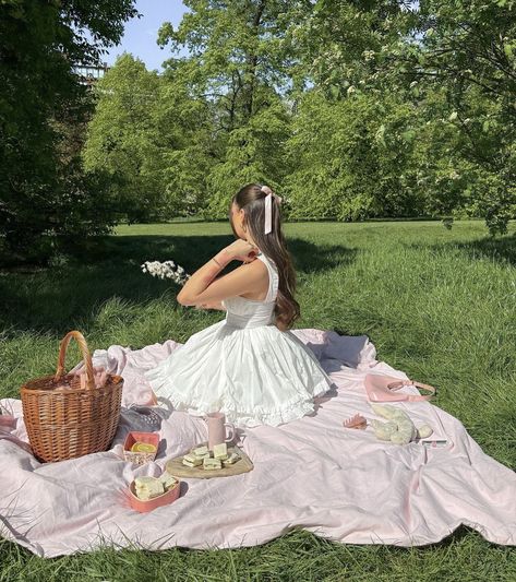 Picnic Winter, Girly Picnic, Traditional Femininity, Pink Princess Aesthetic, Perfect Girlfriend, Picnic Inspo, Girlfriend Aesthetic, 18th Birthday Outfit, Nana Jacqueline