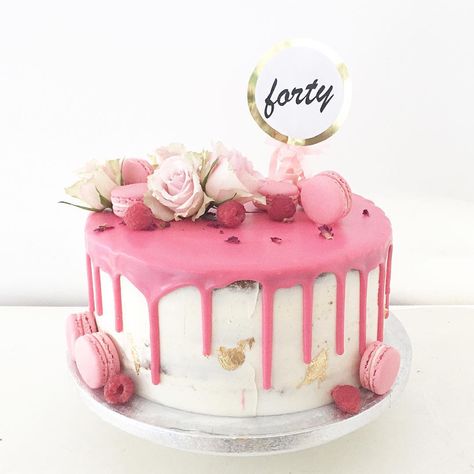 Fortieth Birthday Cake, Rose Macarons, Cakes Pink, Cake Raspberry, Delicious Cupcakes Recipes, Fortieth Birthday, Funfetti Cupcakes, Under Canvas, Sugar Dough