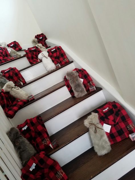 Bachlorette Ideas Winter, Woodsy Bachelorette Party Ideas, Flannel Wedding Ideas, Bachelorette Party Ideas Fall, Christmas Themed Bachelorette Party, Bachelorette Party Ideas Winter, Bachelorette Party Ideas Cabin, Cabin Party Ideas, Bachlorette Party Christmas