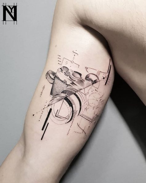 Camera Tattoo Design, Photographer Tattoo, Camera Tattoos, Forearm Band Tattoos, Kunst Tattoos, Camera Tattoo, Tattoo Photography, E Tattoo, Line Art Tattoos