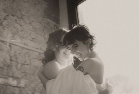 Lesbian Woods Wedding, Ethereal Lesbian Wedding, Wlw Wedding Photos, Queer Wedding Photography, Lesbian Wedding Photo Ideas, Lesbian Wedding Photography Poses, Wlw Wedding Aesthetic, Sapphic Wedding, Lesbian Wedding Photography