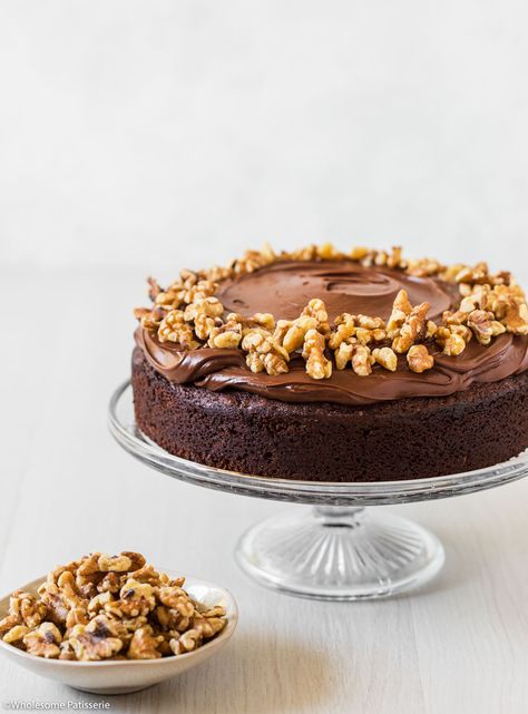 Chocolate Walnut Cake Recipe, Chocolate Walnut Cake, Chocolate Ganache Frosting, Cookie Cake Pie, Ganache Frosting, Homemade Chocolate Cake, Walnut Recipes, Breakfast Sweets, Walnut Cake