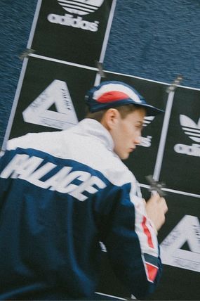 pinterest | sallysein_ Palace Fashion, Palace Clothing, Palace Brand, Skateboard Party, Cruiser Skateboard, Skateboard Aesthetic, Skateboard Fashion, Adidas Cap, Palace Skateboards