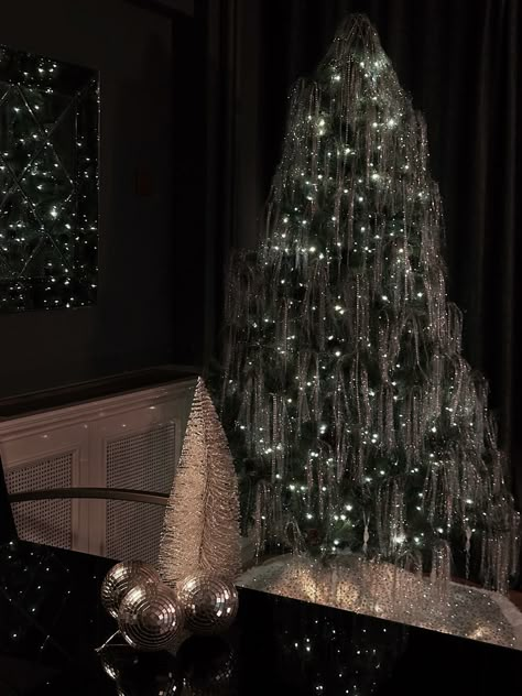 tinsel christmas tree decor, glam living room christmas decor, december aesthetic, dark luxe | E N A Tinsil Christmas Tree, Tensile Tree, December Aesthetic, Living Room Christmas Decor, Room Christmas Decor, Luxury Christmas Decor, Tinsel Christmas, Tinsel Christmas Tree, Living Room Christmas