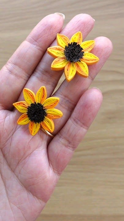 Quilling Sunflower Earring Studs #sunflower #flowers #earrings #shorts #youtubeshorts #trending #art How To Make Quilling Earrings, Paper Flower Templates Free Printable, Quilled Sunflowers, Quilling Sunflower, Quilling Studs, Free Paper Flower Templates, Quilling Arts, Mini Pictures, Diy Quilling Crafts