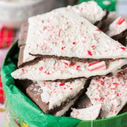 White Chocolate Peppermint Bark, Bark Candy, Homemade Peppermint Bark, Favorite Christmas Desserts, Peppermint Bark Recipes, Christmas Bark, Chocolate Peppermint Bark, I Heart Naptime, Chocolate Graham Crackers