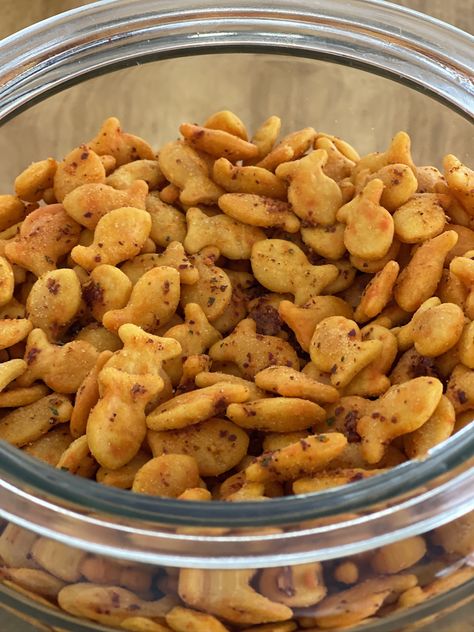 Goldfish Seasoned Crackers, Ranch Goldfish Crackers, Goldfish Cracker Recipe, Goldfish Snack Ideas, Goldfish Mix Recipe, Fish Crackers Recipe, Spicy Goldfish Crackers, Seasoned Goldfish Crackers, Goldfish Snack Mix Recipes