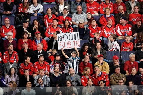 Best hockey signs Hockey Fan Signs, Hockey Signs, Hockey Cakes, Hockey Bedroom, Hockey Room, Hockey Party, Funny Hockey, Hockey Humor, Funny Sports