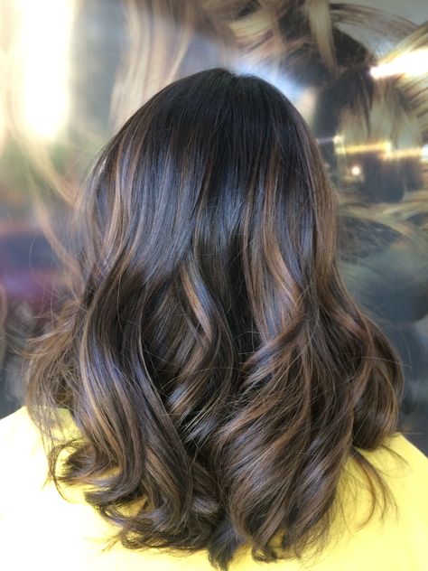 Indian Hair Highlights, Indian Hair Color, Brown Wavy Hair, Hair Dye Tips, Short Hair Highlights, Black Hair Balayage, Brown Hair Looks, Traditional Hairstyle, Hair Indian