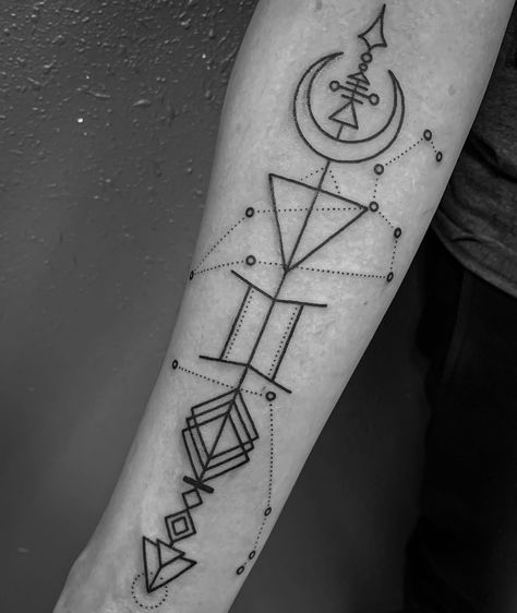 First tattoo for Dexter. Gemini zodiac arrow with Leo and Aries constellations ✨ thank you so much for the trust and... Gemini Arrow Tattoo, Zodiac Sign Tattoos Gemini, Zodiac Gemini Tattoo, Gemini Tattoo Ideas Unique, Geometric Gemini Tattoo, Gemini Tattoo Designs Unique, Gemini Inspired Tattoos, Tattoos Gemini, Leo And Aries