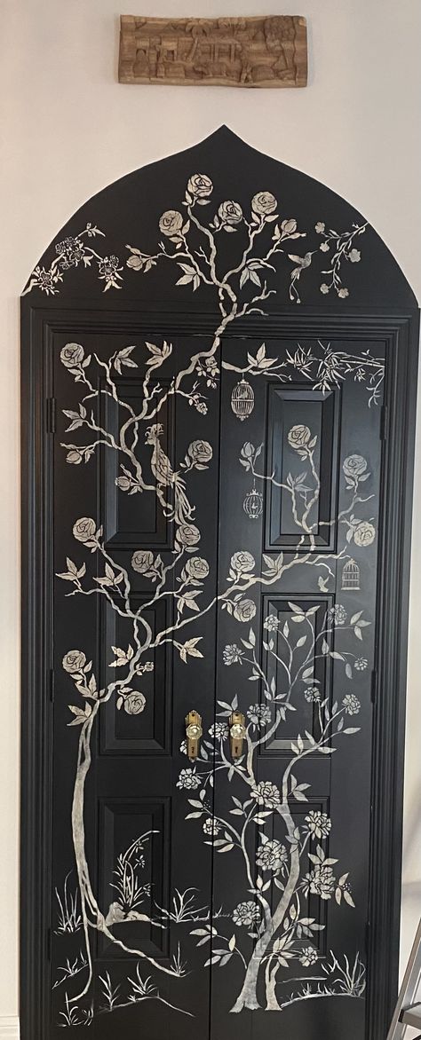 Above Door Art, Stencil Closet Doors, Mural Closet Door, Bathroom Door Mural, Painting Bedroom Doors Black, Mural Door Painted, Hand Painted Doors Ideas, Collage Door Ideas, Stencil Around Doorway