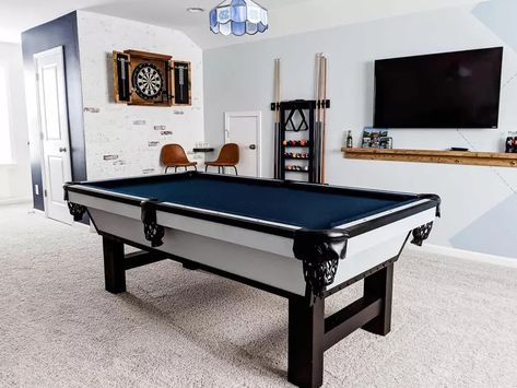 48 Best Game Room Ideas for Home Entertainment in Style Billiard Room Ideas, Themed Game Room, Game Room Ideas, Luxe Lodge, Garage Game Rooms, Pool Table Room, Basement Office, Game Room Basement, Pretty Storage