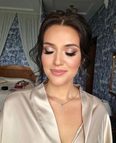 Wedding Makeup Fair Skin Hazel Eyes, Wedding Make Up For Brunette, Wedding Make Up Brunette Bridal, Bridesmaid Make Up Brown Eyes, Wedding Day Makeup Brunette, Soft Glam Wedding Makeup Bridesmaids, Elegant Bridesmaid Makeup, Bridal Make Up For Brunettes, Winter Bridal Makeup Blue Eyes