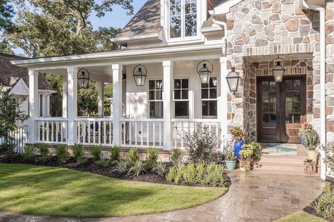 Tour a gorgeous home in Texas exuding Southern charm and hospitality Southern Homes With Porches, Southern Craftsman Style Homes, Elberton Way, Rustic Cottage Exterior, Southern Home Exterior, Southern Traditional Home, Classic Southern Home, Southern Charm Homes, Traditional Southern Home