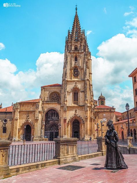 Catedral de Oviedo - que ver en Asturias Travel Project, Watercolour Landscape, Seating Plan, Ancient Architecture, Spain Travel, Girls Trip, Barcelona Cathedral, Madrid, Vision Board