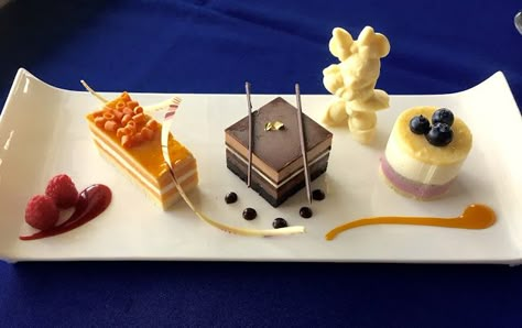 Trio of Desserts Dessert Plate Decoration, Desserts Spring, Desserts Fall, Desserts Simple, Desserts Wedding, Desserts Pastry, Trio Of Desserts, British Cake, Desserts Summer