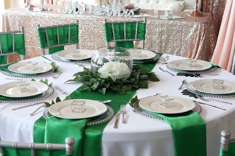 Green And Silver Centerpieces, Emerald Green Wedding Decorations Centerpieces Table Settings, Green And Silver Wedding Decorations, Emerald Green Table Decor, Emerald Green And Silver Wedding, Emerald Green Centerpieces, Green And Silver Wedding, Green Christmas Table, Christmas Table Settings Ideas