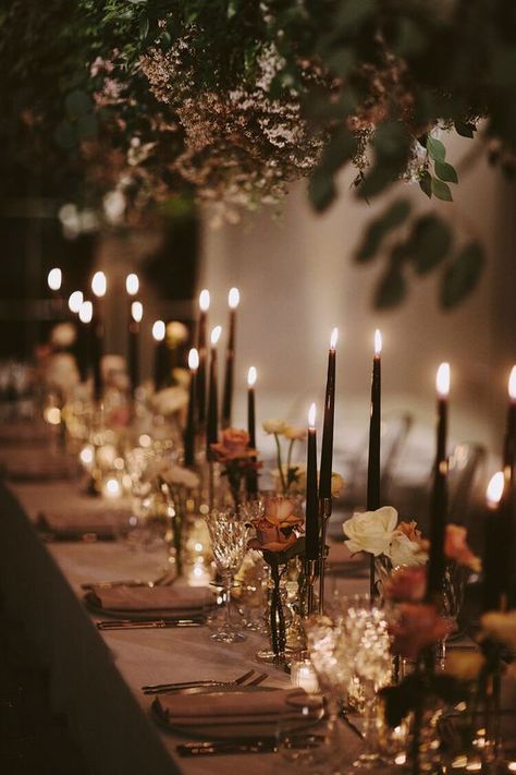 Dark Moody Intimate Wedding, Earthy Fall Wedding Colors, Banquet Reception Decoration, Classic Moody Wedding, Spooky Romantic Wedding, Wedding Table Lighting Ideas, Long Wedding Tablescape, Moody Gatsby Wedding, Moody Romantic Tablescape