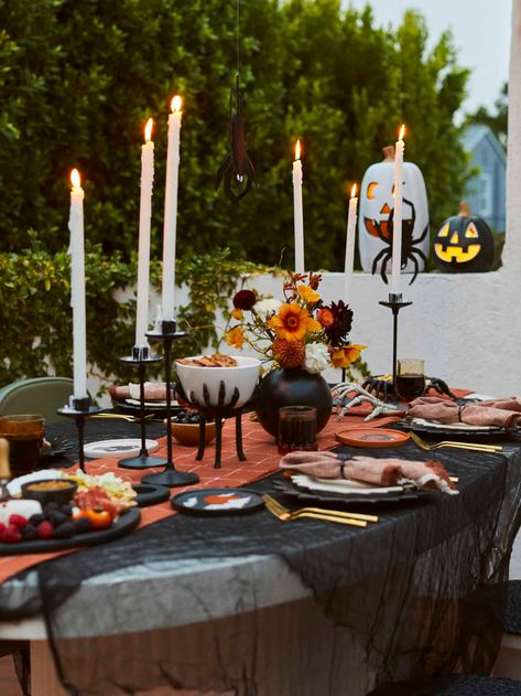 The Only Outdoor Halloween Entertaining Idea Post You May Ever Need: Emily "BOOswer" Does It Again - Emily Henderson Halloween Decor Inspiration, Pottery Barn Lighting, Outdoor Halloween Parties, Em Henderson, Halloween Living Room, Halloween Entertaining, Halloween Tablescape, Easy Halloween Decorations, Spooky Halloween Decorations