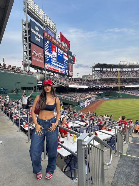 Angel Game Outfit Baseball, Base Ball Game Outfit Ideas, Baseball Games Outfit, What To Wear To A Baseball Game, Cubs Game Outfit Women, Baseball Girlfriend Outfits, Baseball Game Fits, Yankees Game Outfit, Cute Baseball Game Outfit