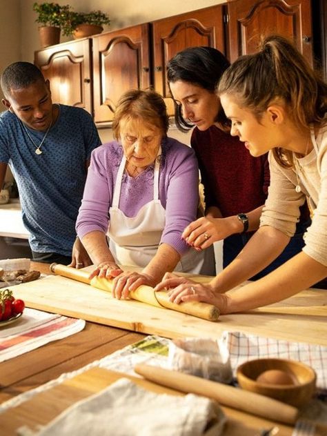 This 84-Year-Old Grandmother Is Teaching Pasta Making Classes Straight From Italy Five Cheese Ziti, Easy Chicken Tetrazzini, Pasta Making Class, Skillet Lasagna, David Chang, Pasta Making, Make Pasta, Skillet Pasta, Homemade Ravioli