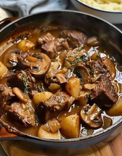 Easy Diabetic Meals | 🍲🍄 Classic French Beef Stew with Mushrooms 🍄🍲 | Facebook Beef Stew With Mushrooms, Stew With Mushrooms, Beef And Mushroom Stew, French Beef Stew, Beef Chunks, Beef Mushroom, Crispy Quinoa, Salad Sauce, Beef Chuck