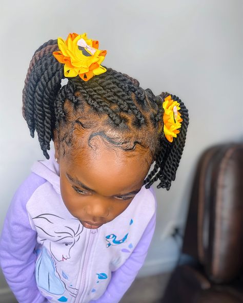 🎉 @Hairnergybraids Look Book: Special Kids Edition! 🎉👧🏽👦🏽 Just because they’re little doesn’t mean they shouldn’t be rocking the cutest hairstyles! 💁🏽‍♀️ Kids have so many styles to choose from—from playful natural hairdos to colorful extensions that add a pop of fun. 🌈 Whether you’re looking for something simple or bold, we’ve got the inspiration you need! Our Look Book offers: ✨ INSPIRATION for fun and creative styles. 👀 VISUALIZATION—see exactly how it’ll look. 💁🏽‍♀️ CONFIDENCE in choosi... Colorful Extensions, Brazilian Wool Hairstyles, Brazilian Wool, Cutest Hairstyles, Hairstyle For Kids, Hair Yarn, Braids Twist, Twist Weave, Kids Hair Bows