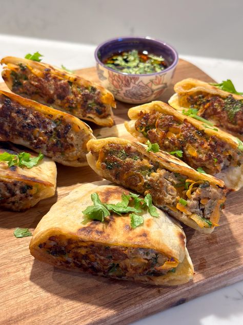 Dumpling Arayes - Meat Stuffed Pork Pitas Recipe Lamb Dumplings, Pitas Recipe, Easy Dumplings Recipe, Ramen Noodle Recipes Soup, Wonton Dumplings, Dumpling Recipes, Pita Recipes, Chinese Spices, Chicken Rice Bowls