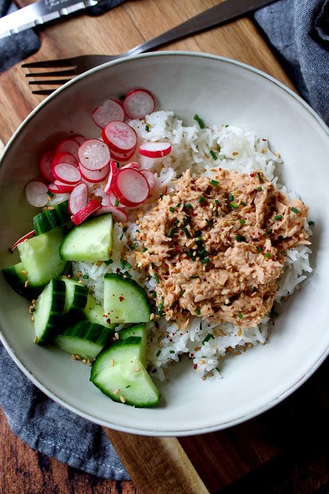 Spicy tuna rice bowl Nobu Crispy Rice Spicy Tuna, Spicy Tuna Rice Bowl, Tuna Aesthetic, Spicy Tuna Bowl, Tuna Rice Bowl, Sandwich Cafe, Tuna Bowl, Gluten Free Dairy Free Dinner, Tuna Rice