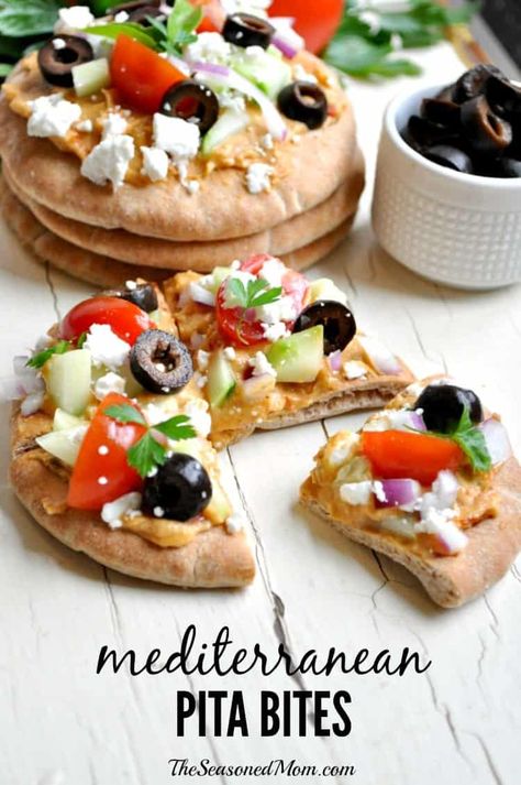 Pita Bread Appetizers, Mediterranean Pita, Greek Pita Bread, Hummus Appetizers, Bread Bites, Greek Pita, Greek Appetizers, Homemade Pita Bread, Pita Bread Recipe