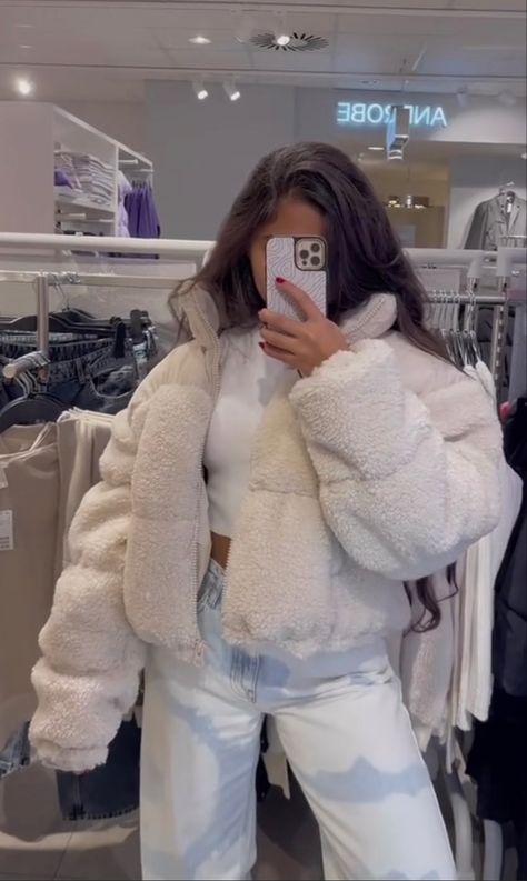 Winter Collection 2024, White Fluffy Jacket Outfit, Fluffy Jacket Outfit, White Fluffy Jacket, Plush Coat, Fluffy Jacket, Cold Outfits, Everyday Fashion Outfits, Jacket Outfit