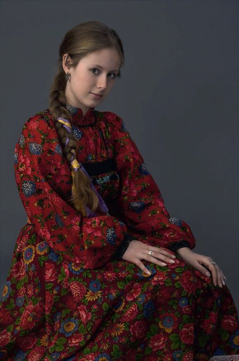 The girl in the festive costume of Turgusun village of the Tomsk province, beginning of the XX century Russian Folk Costume, Russian Traditional Dress, Russian Inspiration, Russian Traditional Clothing, Russian Culture, Folk Clothing, Russian Folk, Ethnic Outfits, Russian Fashion